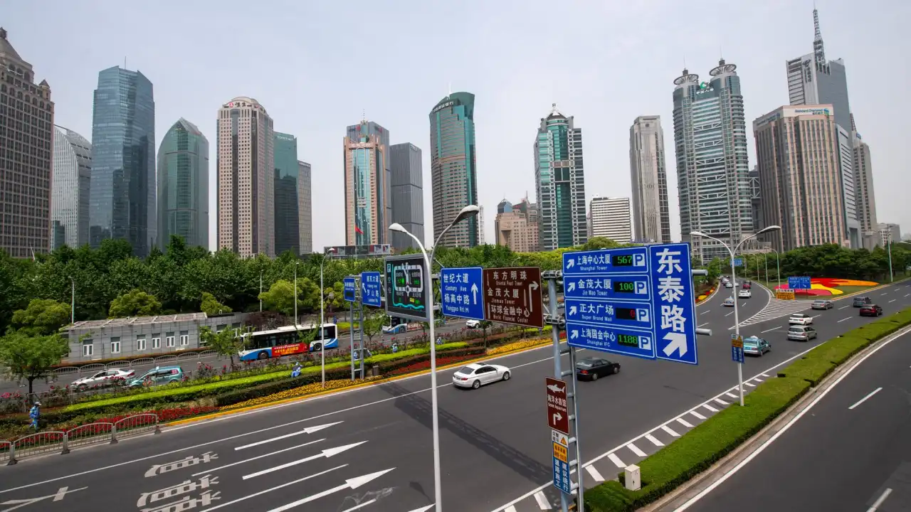 2025年上海市小微企业税务筹划新规要点解读与合规建议封面图